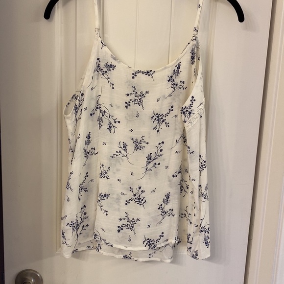 Spring floral and lace tank - Picture 4 of 4